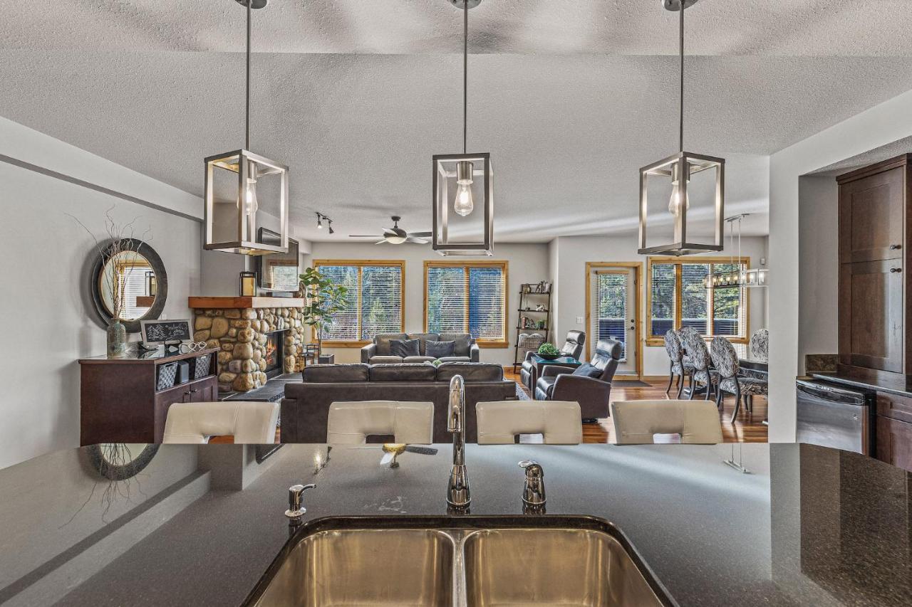 3 Bedroom Condo By Canadian Rockies Vacation Rentals Canmore Esterno foto