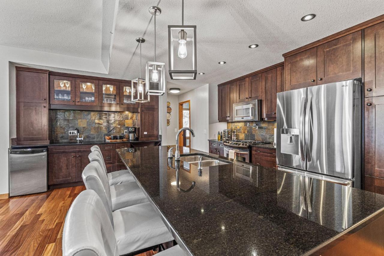 3 Bedroom Condo By Canadian Rockies Vacation Rentals Canmore Esterno foto
